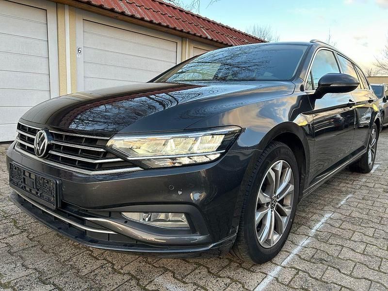 Grau Gebraucht 2020 VW Passat Kombi | 13.950 € (Guter Preis) - Bild 1/4