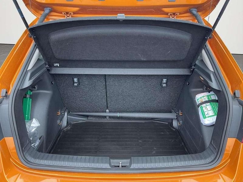 Gebraucht Skoda Fabia Selection 80 PS (58 kW) 2024 Phoenixorange metallic Limousine