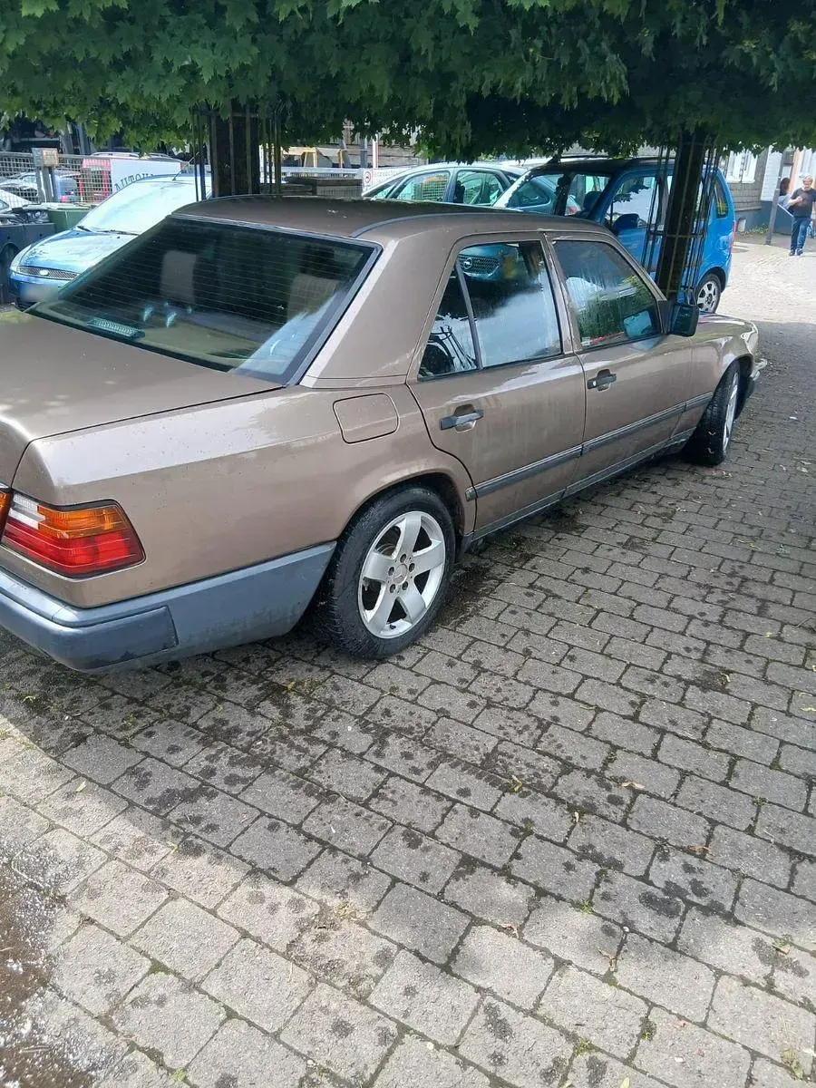 Gebraucht Mercedes 230 132 PS (97 kW) 1998 Grau Limousine