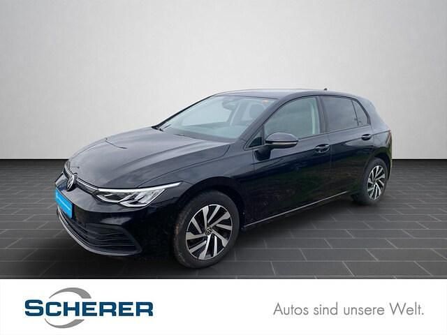 Deep black perleffekt (metallic) Gebraucht 2022 VW Golf VIII Life Limousine | 22.990 € (Fairer Preis) - Bild 1/4