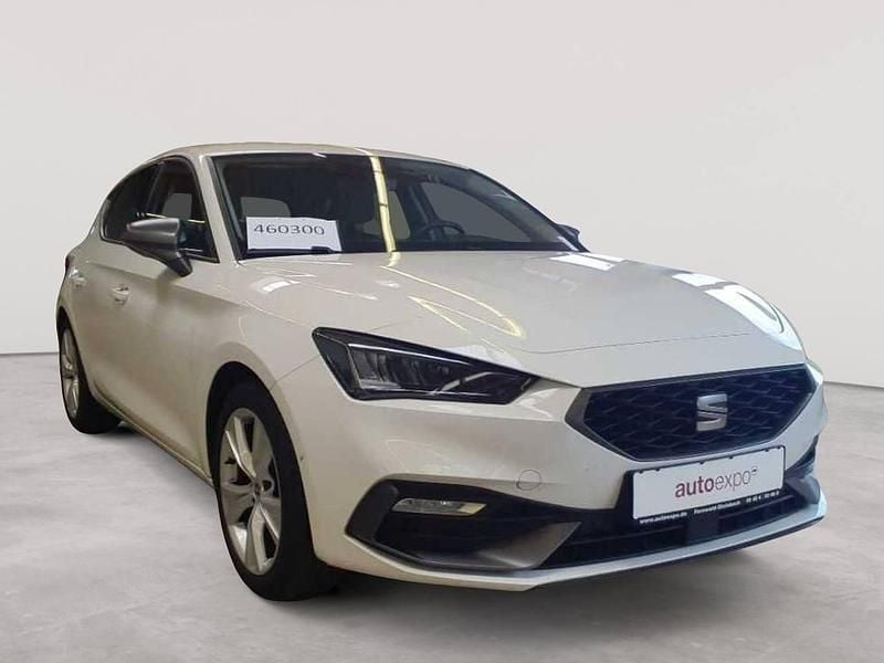 Weiß Gebraucht 2021 Seat Leon FR Limousine | 20.990 € (Fairer Preis) - Bild 1/4