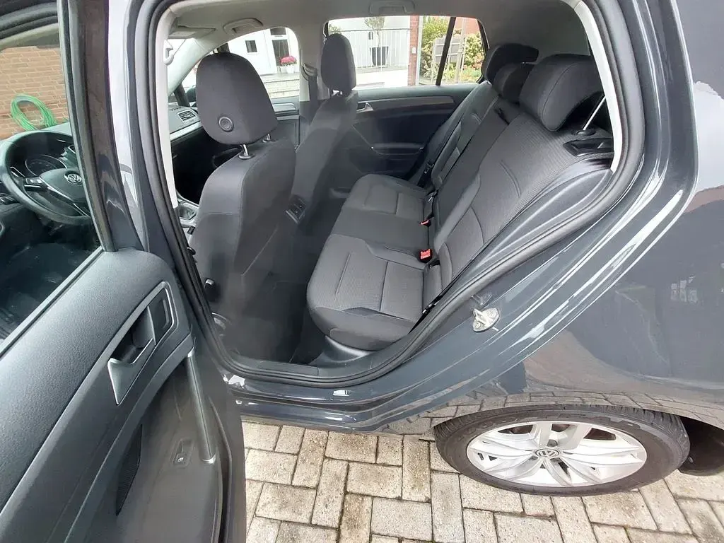 Gebraucht VW Golf VII Comfortline 125 PS (91 kW) 2018 Grau Limousine