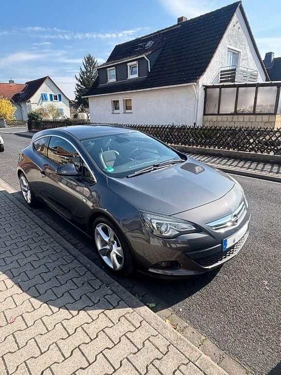 Gebraucht Opel Astra GTC Innovation 140 PS (102 kW) 2012 Grau Coupé