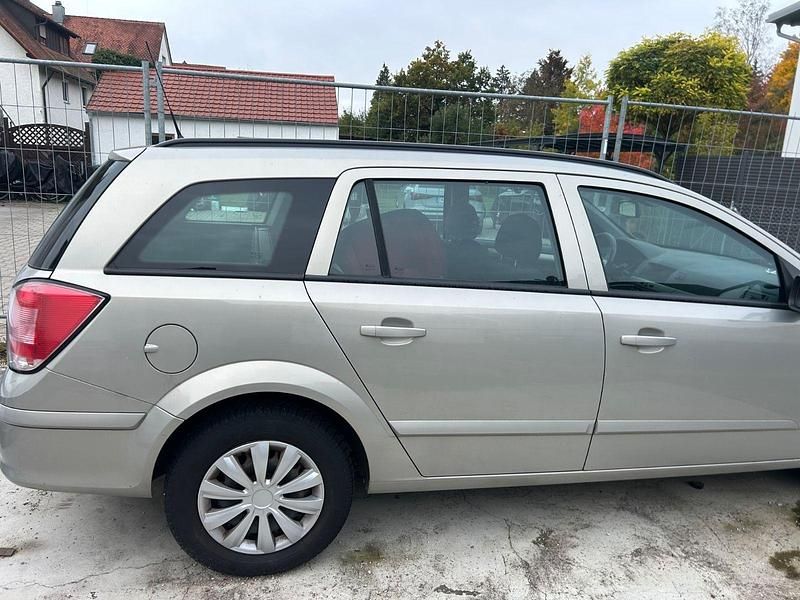 Gebraucht Opel Astra 116 PS (85 kW) 2008 Grau Kombi