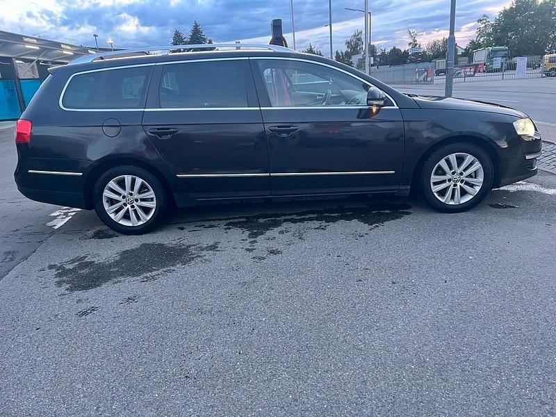 Schwarz Gebraucht 2005 VW Passat Kombi | 4.500 € (Teuer) - Bild 1/4