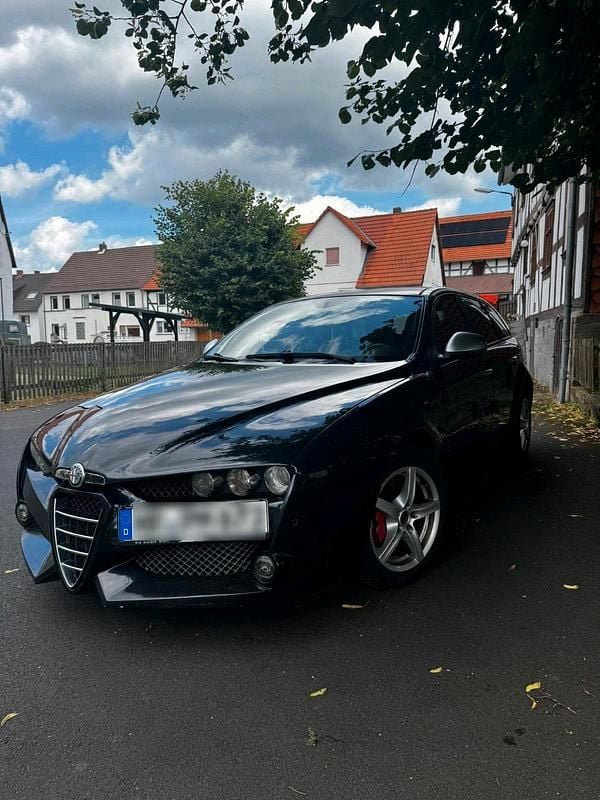 Schwarz Gebraucht 2012 Alfa Romeo 159 Kombi | 3.599 € (Fairer Preis) - Bild 1/4