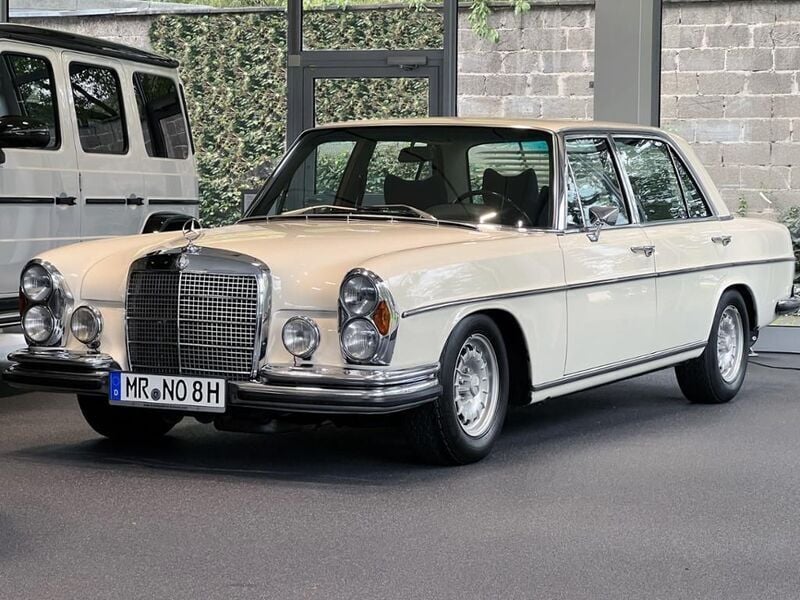 Gebraucht Mercedes 300 249 PS (183 kW) 1971 Beige Limousine