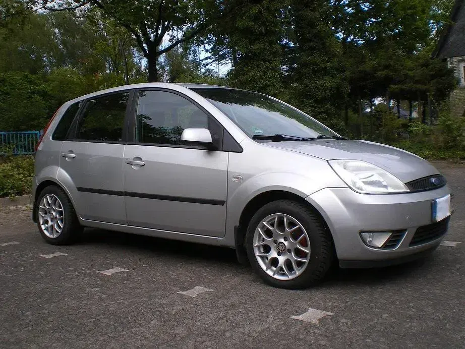 Gebraucht Ford Fiesta 80 PS (58 kW) 2005 Silber Kleinwagen