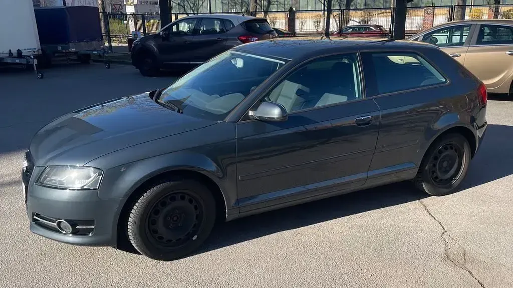 Gebraucht Audi A3 Ambiente 105 PS (77 kW) 2011 Grau Kleinwagen