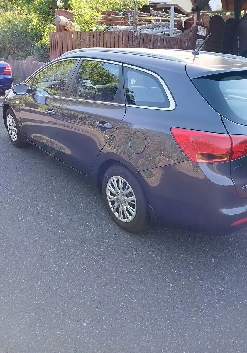 Gebraucht Kia Ceed Edition 7 135 PS (99 kW) 2015 Grau Kleinwagen