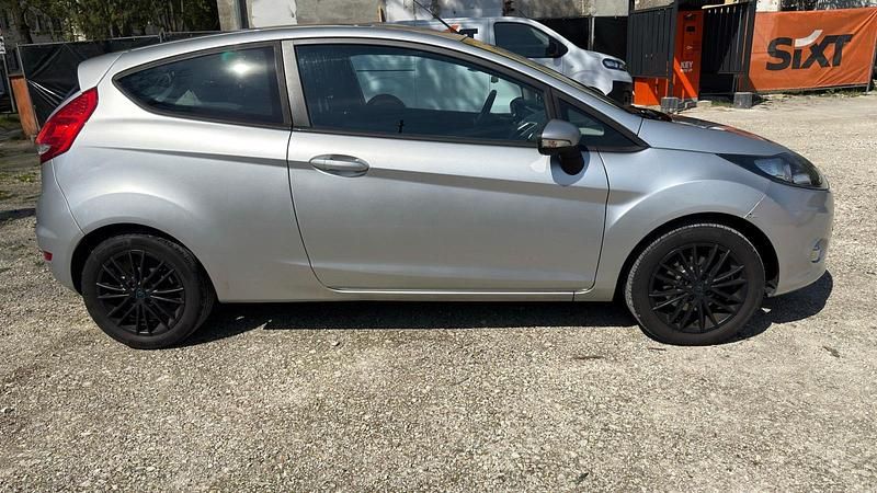 Gebraucht Ford Fiesta 96 PS (70 kW) 2011 Silber Kleinwagen