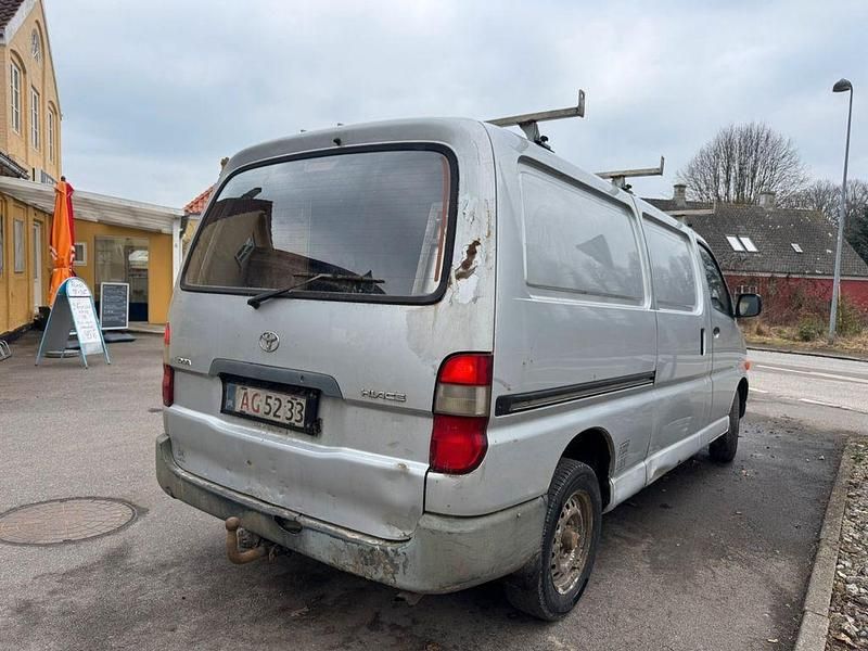 Gebraucht Toyota HiAce 102 PS (75 kW) 2005 Silber Van / Kleinbus