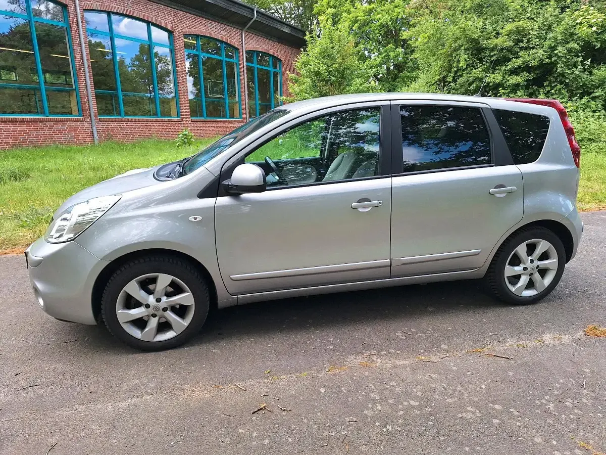 Gebraucht Nissan Note Acenta 88 PS (64 kW) 2010 Grau Kleinwagen
