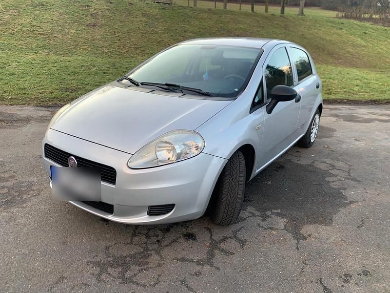 Silber Gebraucht 2011 Fiat Punto Kleinwagen | 4.150 € (Fairer Preis) - Bild 1/4