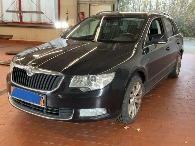 Gebraucht Skoda Superb Ambition 140 PS (102 kW) 2012 Schwarzmagic perleffekt (metallic) Kombi