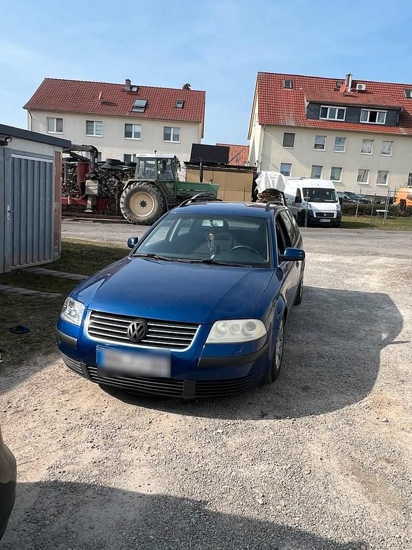 Gebraucht VW Passat 115 PS (84 kW) 2001 Blau Kombi