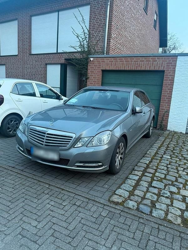 Gebraucht Mercedes E220 170 PS (125 kW) 2013 Silber Limousine
