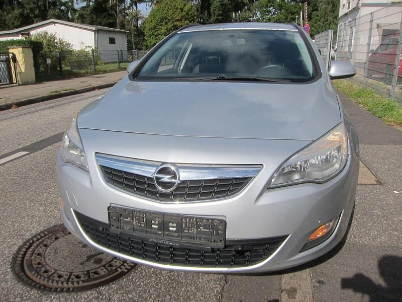 Gebraucht Opel Astra Edition 110 PS (80 kW) 2011 Silber Kombi