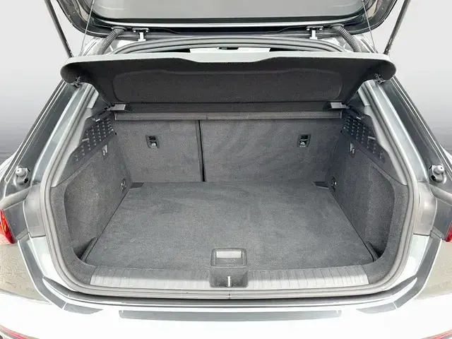 Second-hand VW Transporter 150 CP (110 kW) 2016 Roșu Van