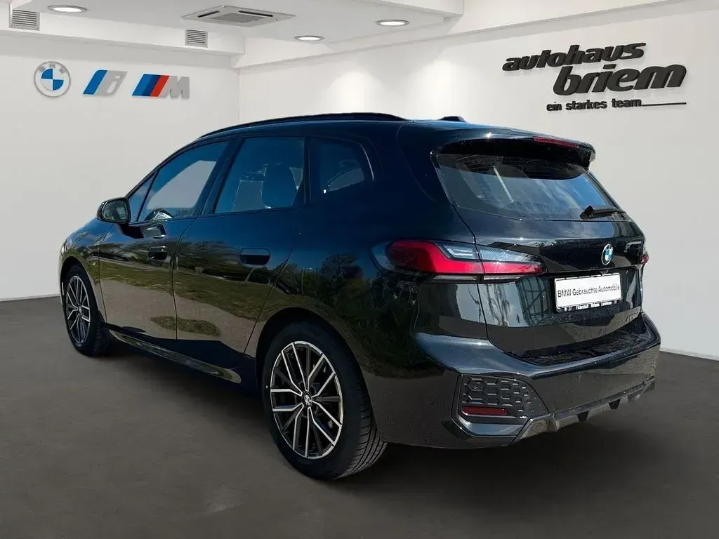 Gebraucht BMW 220 Active Tourer M Sport 163 PS (119 kW) 2025 Schwarz Van / Kleinbus