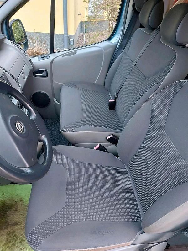 Gebraucht Opel Vivaro 114 PS (83 kW) 2009 Blau Van / Kleinbus