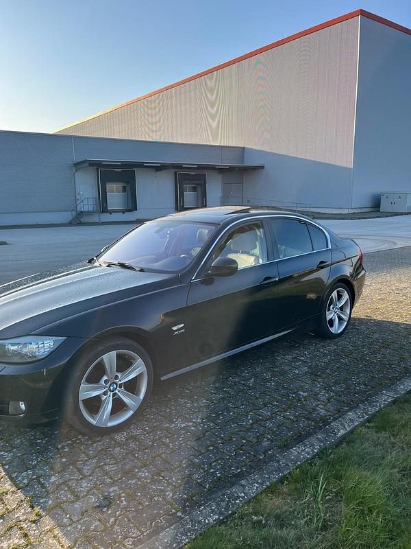 Gebraucht BMW 325 218 PS (160 kW) 2010 Schwarz Limousine
