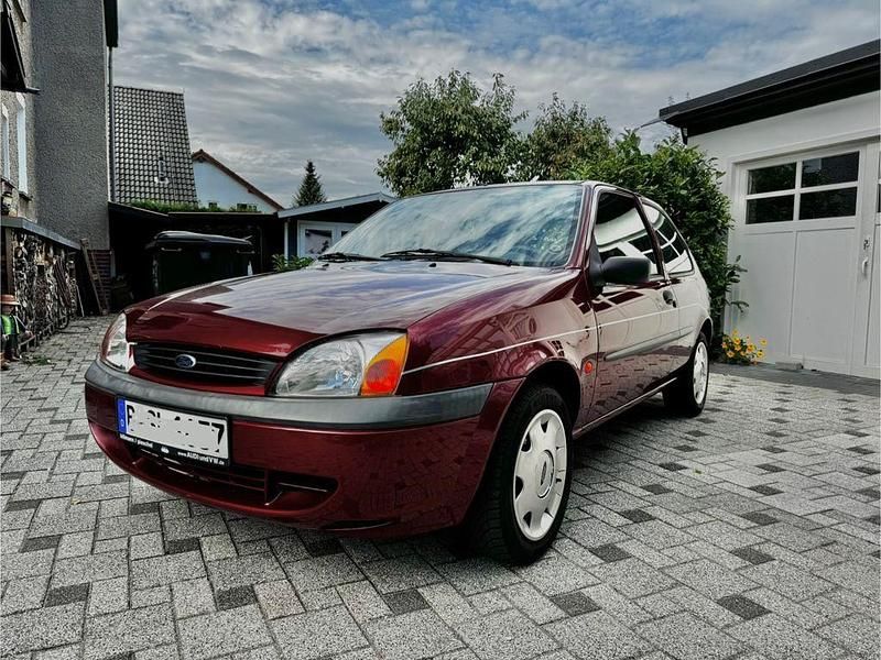 Rot Gebraucht 2000 Ford Fiesta Limousine | 1.250 € (Fairer Preis) - Bild 1/4