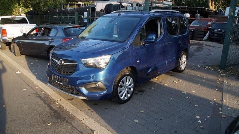 Blau Gebraucht 2018 Opel Combo Life Innovation Van / Kleinbus | 12.999 € (Superpreis) - Bild 1/4