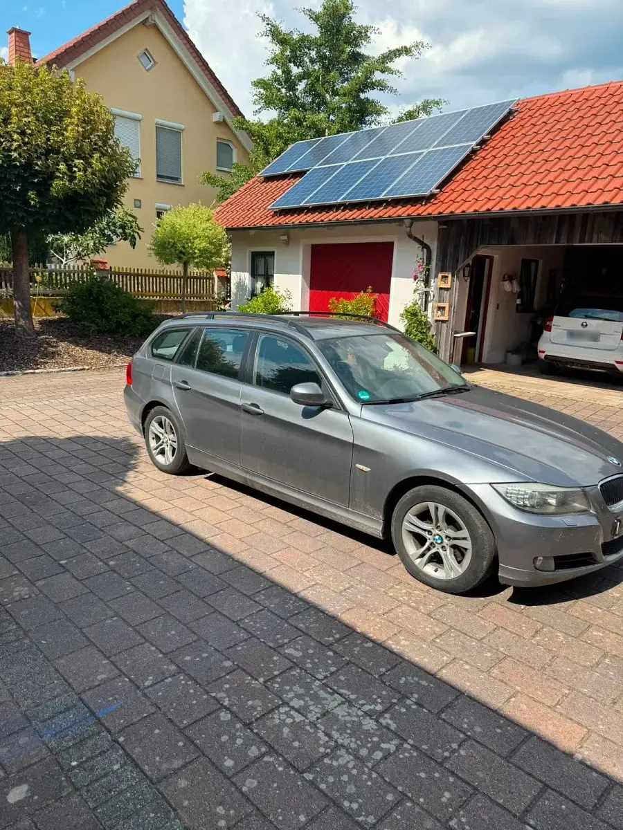 Gebraucht BMW 318 143 PS (105 kW) 2009 Grau Kombi