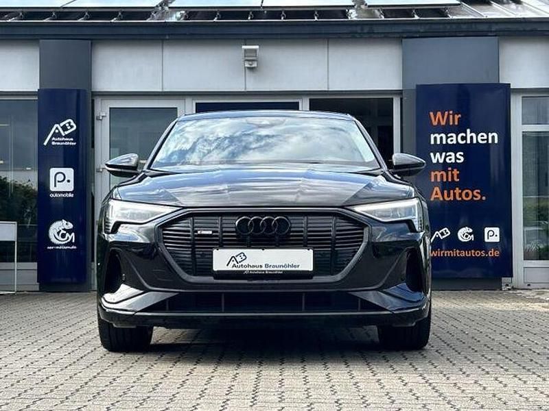 Brillantschwarz Gebraucht 2022 Audi e-tron S-Line SUV | 31.750 € (Guter Preis) - Bild 1/4