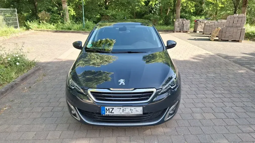 Gebraucht Peugeot 308 Allure 131 PS (96 kW) 2015 Grau Limousine