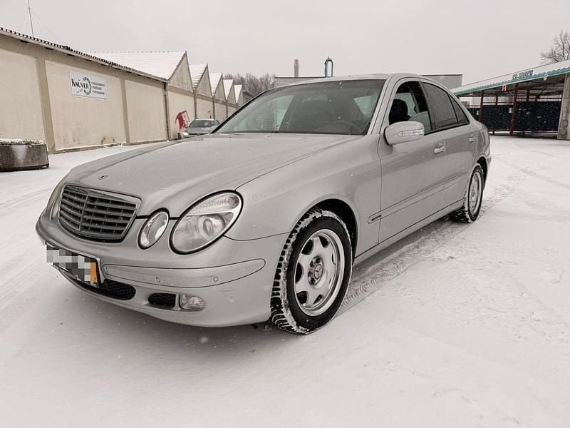 Silber Gebraucht 2003 Mercedes E200 Classic Limousine | 2.499 € (Guter Preis) - Bild 1/4