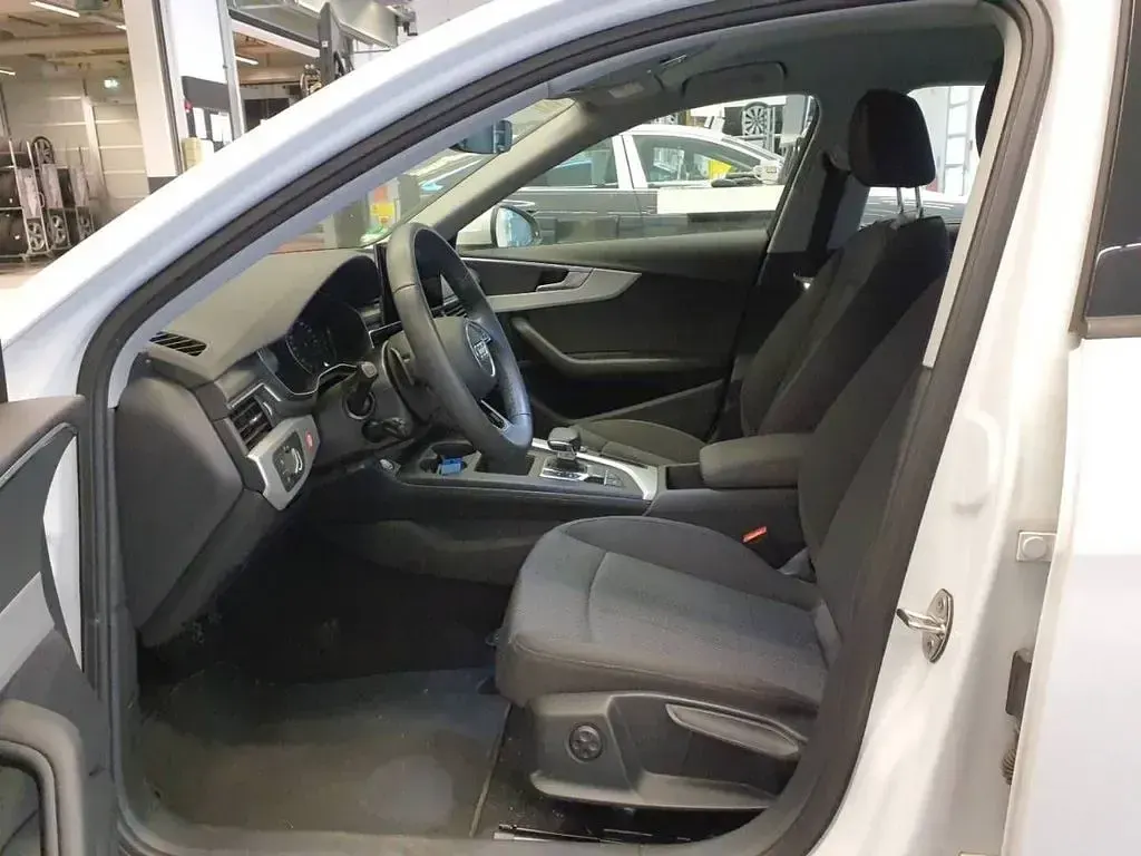 Gebraucht Audi A4 Advanced Plus 150 PS (110 kW) 2024 Gletscherweiß Kombi