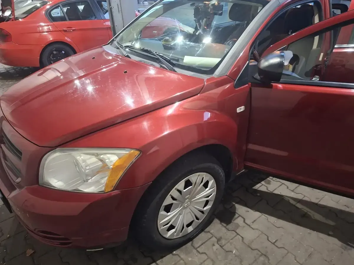 Gebraucht Dodge Caliber 150 PS (110 kW) 2010 Rot Kleinwagen