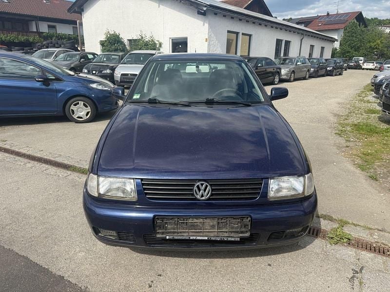 Blau Gebraucht 2000 VW Polo Limousine | 750 € (Guter Preis) - Bild 1/4
