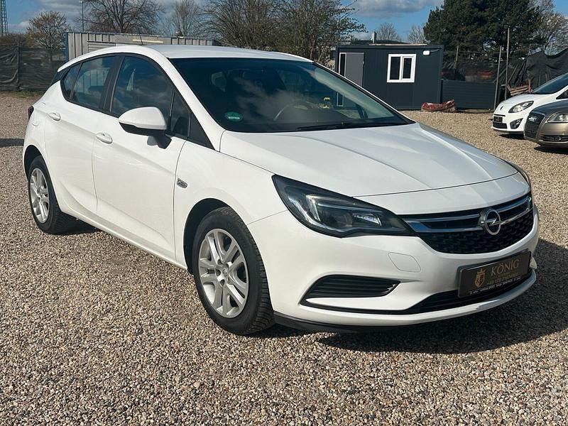 Gebraucht Opel Astra 95 PS (69 kW) 2018 Weiß Limousine