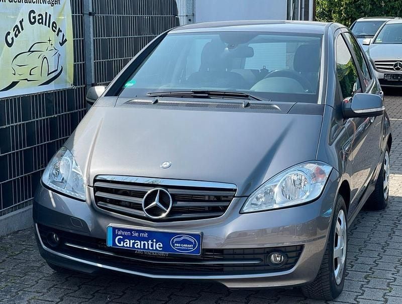 Mountaingrau Gebraucht 2012 Mercedes A180 Limousine | 11.990 € (Fairer Preis) - Bild 1/4