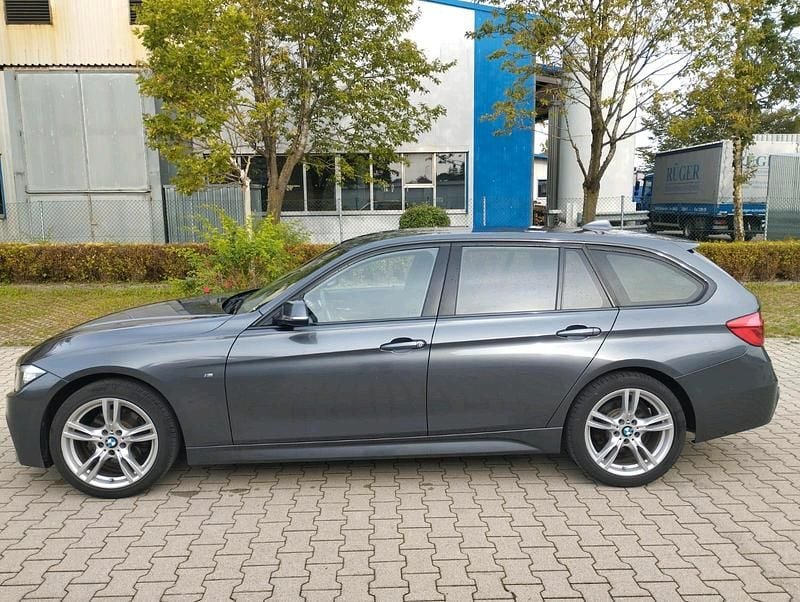 Grau Gebraucht 2016 BMW 320 Kombi | 12.900 € (Teuer) - Bild 1/4