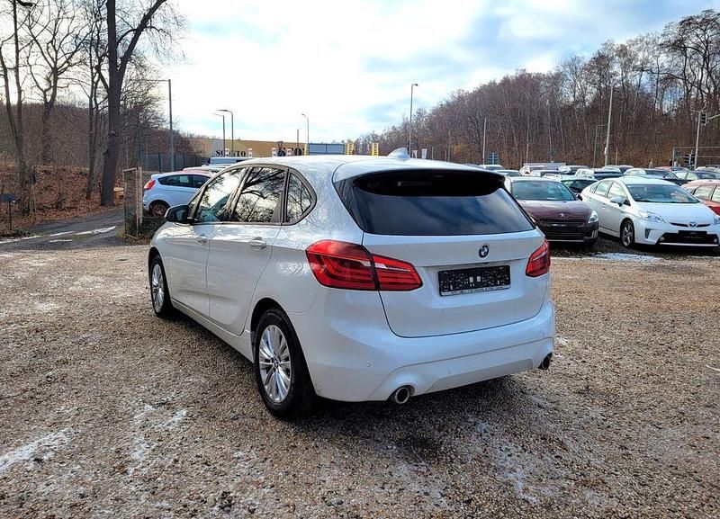 Gebraucht BMW 218 Active Tourer Advantage 150 PS (110 kW) 2021 Weiß Van / Kleinbus