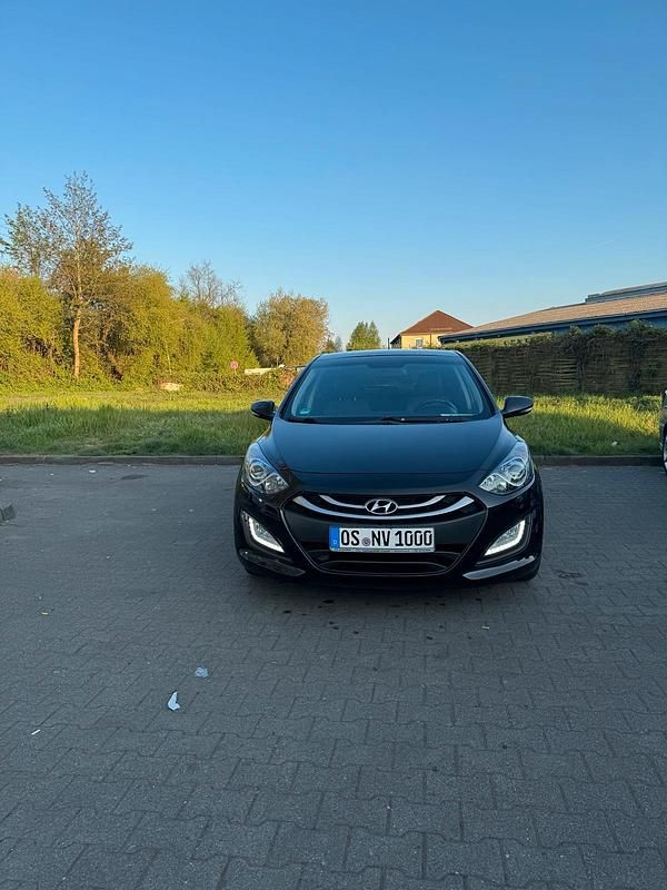Gebraucht Hyundai i30 Edition 135 PS (99 kW) 2015 Schwarz Limousine