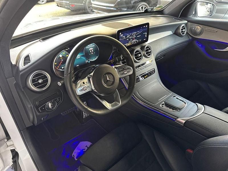 Gebraucht Mercedes GLC300 AMG 245 PS (180 kW) 2020 Weiß Coupé