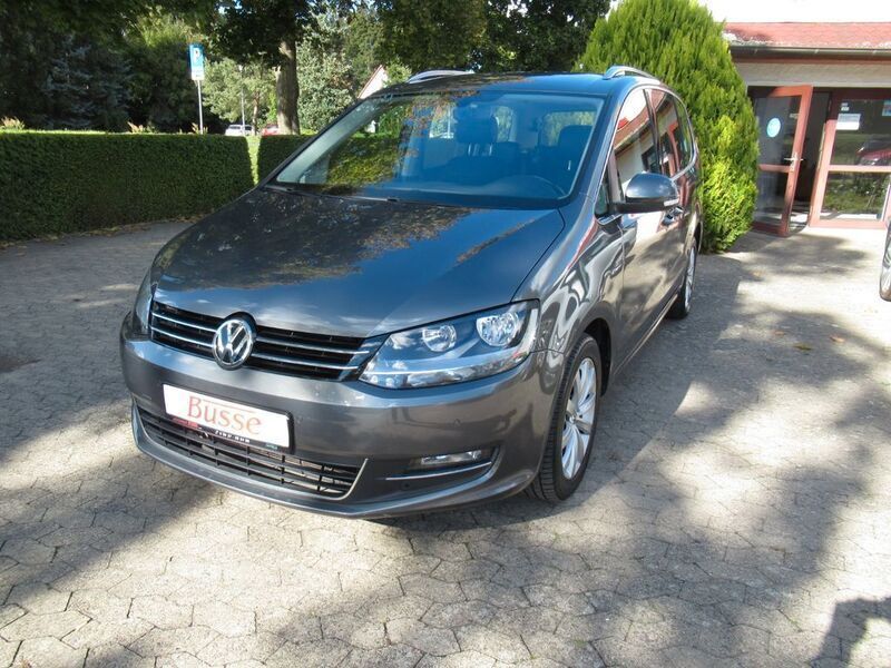 Grau metallic Gebraucht 2016 VW Sharan Highline Van / Kleinbus | 20.900 € (Etwas zu teuer) - Bild 1/4