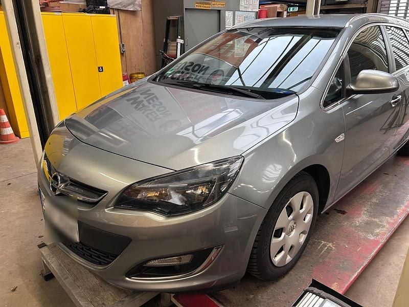 Gebraucht Opel Astra Cosmo 131 PS (96 kW) 2013 Grau Kombi