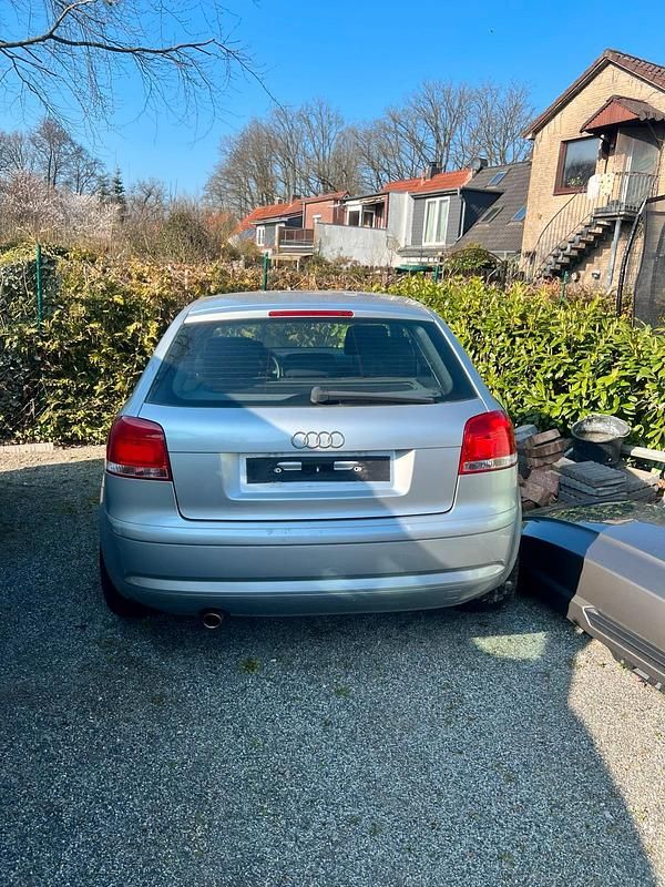 Usata Audi A3 102 CV (75 kW) 2005 Argento Utilitaria