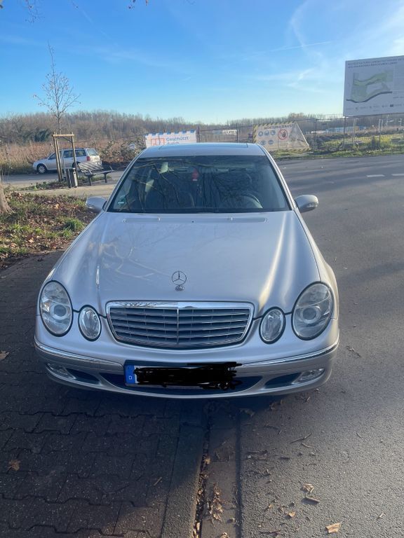 Silber Gebraucht 2004 Mercedes 240 Limousine | 5.400 € (Superpreis) - Bild 1/4