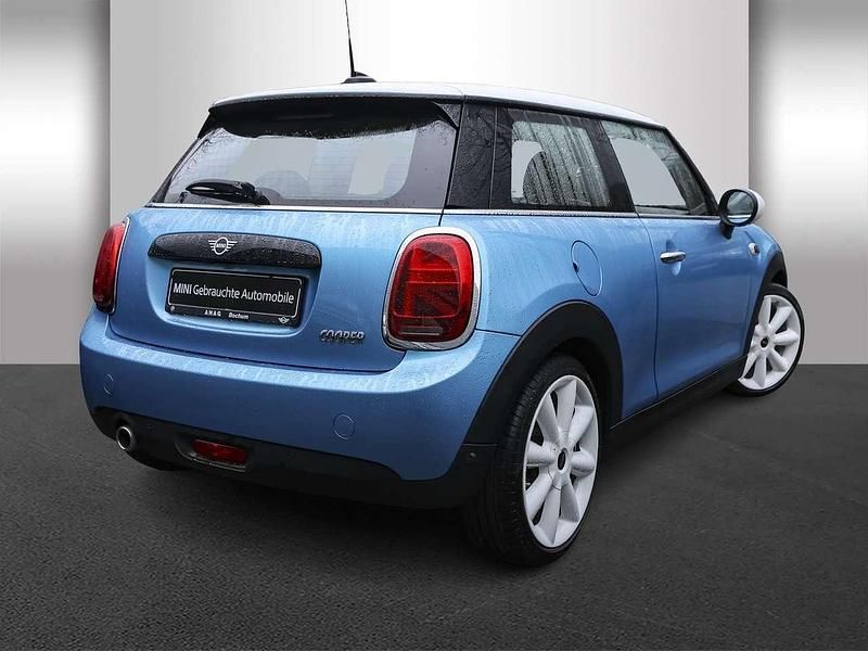 Gebraucht Mini Cooper 136 PS (100 kW) 2019 Electric blue metallic Kleinwagen