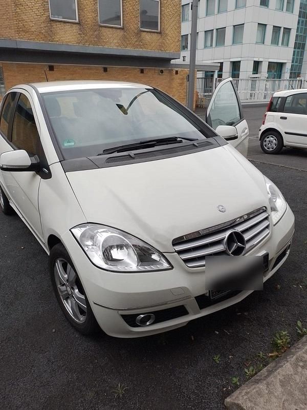 Weiß Gebraucht 2011 Mercedes A160 Kleinwagen | 2.850 € (Superpreis) - Bild 1/4