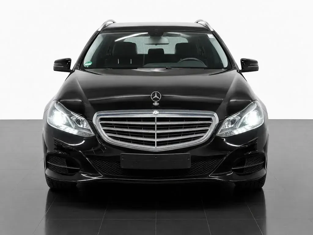 Gebraucht Mercedes E220 170 PS (125 kW) 2014 Schwarz Limousine