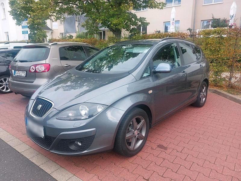 Grau Gebraucht 2015 Seat Altea XL Van / Kleinbus | 5.800 € (Fairer Preis) - Bild 1/4