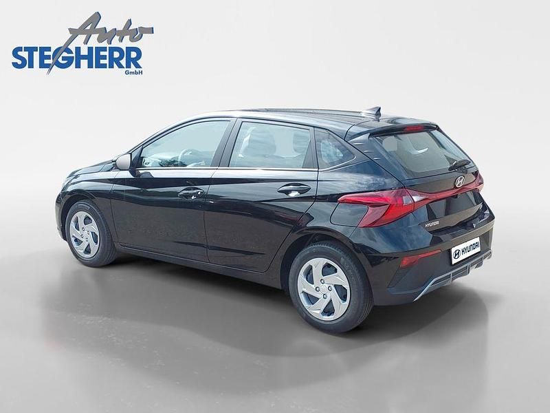 Gebraucht Hyundai i20 Select 79 PS (58 kW) 2024 Schwarz Limousine